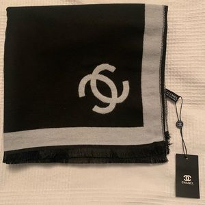 CHANEL Cashmere Black and Grey Scarf